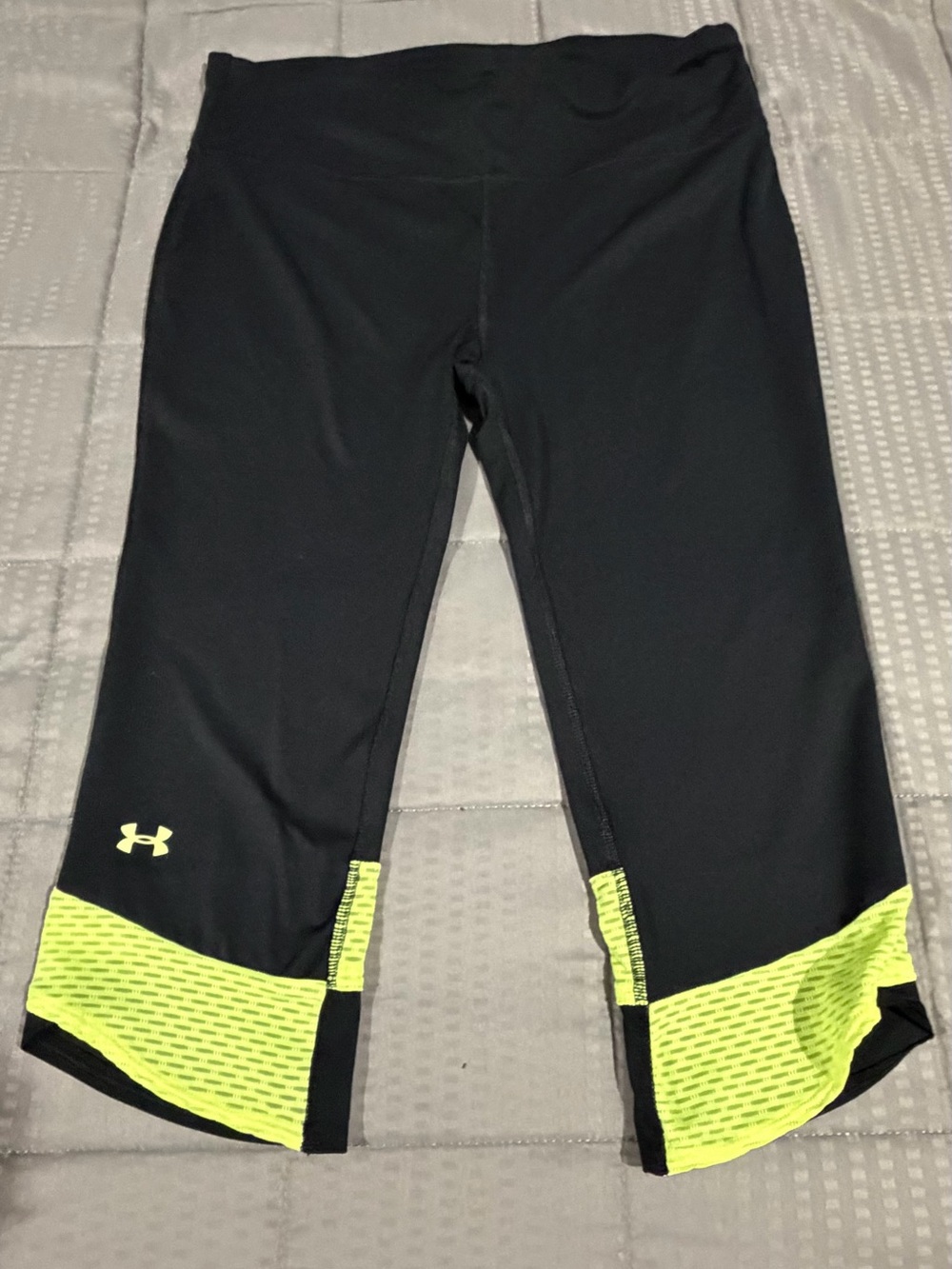 Under Armour Women’s Capri Leggings with Neon Yellow Trim